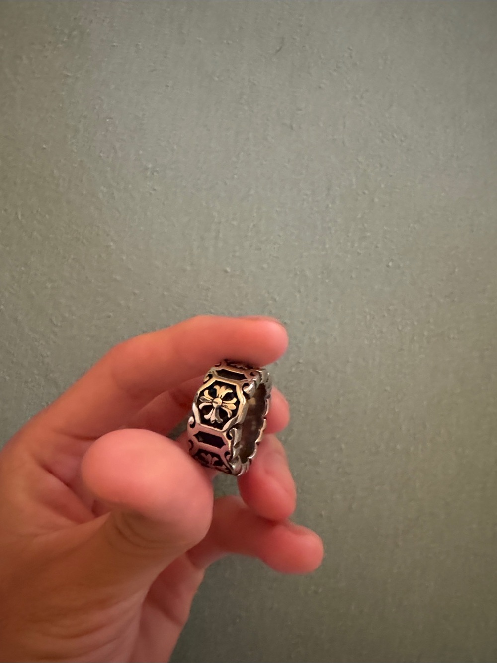 Antique-Style Silver Floral Band Ring - Black Accents